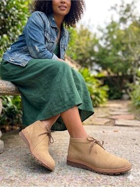BOC Boots BY BØRN Nadia Chukka Women’s Size 8.5 Tan Suede Booties BC0037855